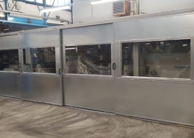 Kabine mit gegenläufigen Schiebetüren