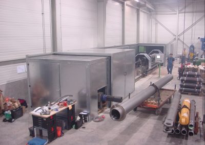 Lärmschutzkabine mit Winkelschiebetüren